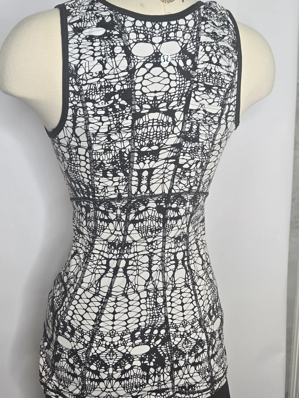 Vintage Lululemon  Black & White Abstract  Scoop Tank